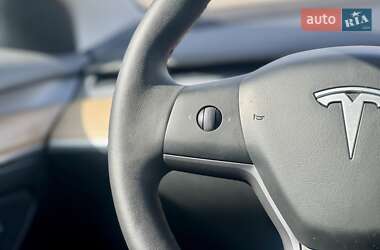 Седан Tesla Model 3 2022 в 