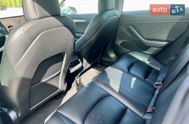 Седан Tesla Model 3 2022 в 