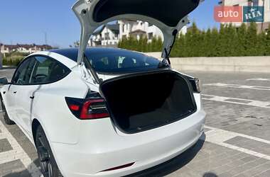 Седан Tesla Model 3 2022 в 