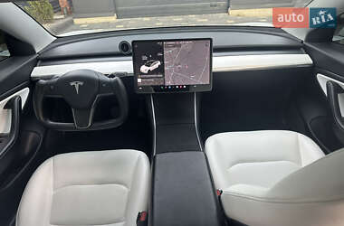 Седан Tesla Model 3 2020 в 