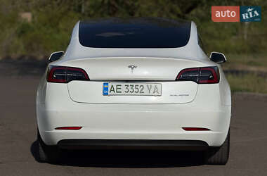Седан Tesla Model 3 2021 в 