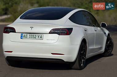 Седан Tesla Model 3 2021 в 