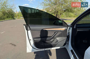 Седан Tesla Model 3 2021 в 