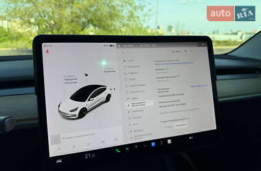 Седан Tesla Model 3 2021 в 