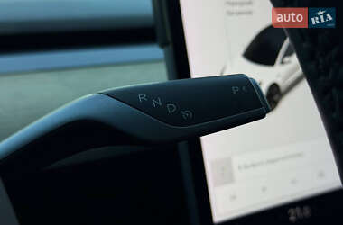 Седан Tesla Model 3 2021 в 