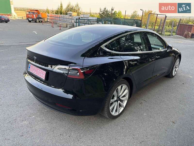 Седан Tesla Model 3 2020 в Ужгороді