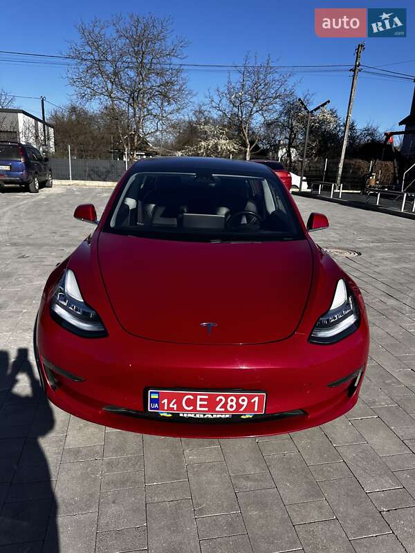 Седан Tesla Model 3 2018 в Ивано-Франковске