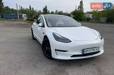 Седан Tesla Model 3 2021 в 