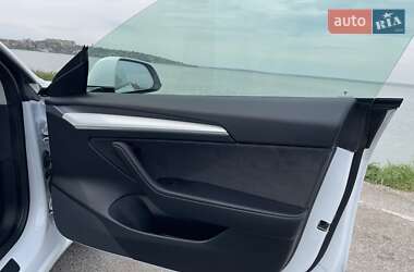 Седан Tesla Model 3 2021 в 
