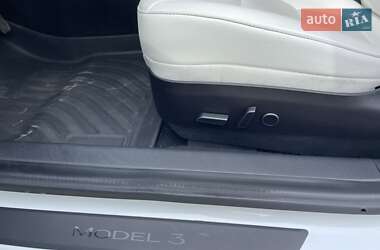 Седан Tesla Model 3 2021 в 
