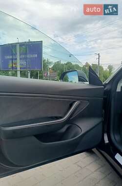 Седан Tesla Model 3 2019 в Львове