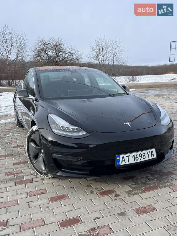 Седан Tesla Model 3 2018 в Івано-Франківську
