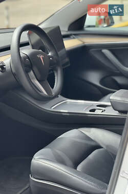Седан Tesla Model 3 2021 в 