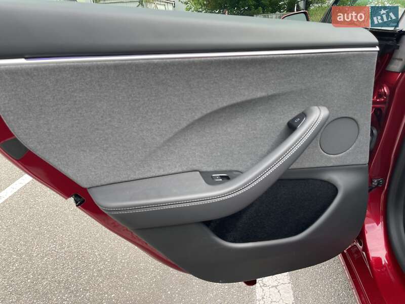 Внедорожник / Кроссовер Tesla Model 3 2024 в Киеве