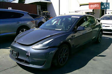 Седан Tesla Model 3 2021 в 
