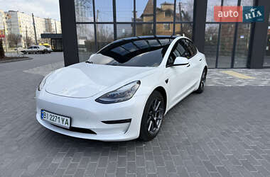Седан Tesla Model 3 2021 в 