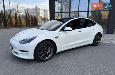 Седан Tesla Model 3 2021 в 