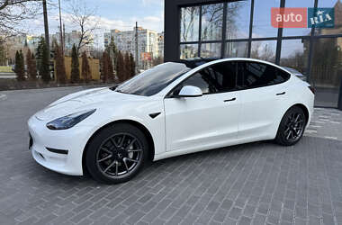 Седан Tesla Model 3 2021 в 