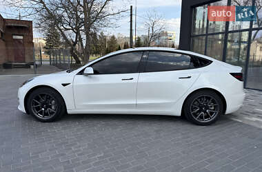 Седан Tesla Model 3 2021 в 