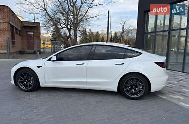 Седан Tesla Model 3 2021 в 