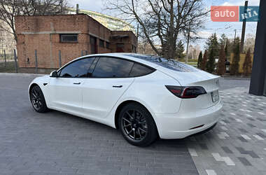 Седан Tesla Model 3 2021 в 
