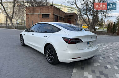Седан Tesla Model 3 2021 в 
