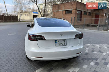 Седан Tesla Model 3 2021 в 