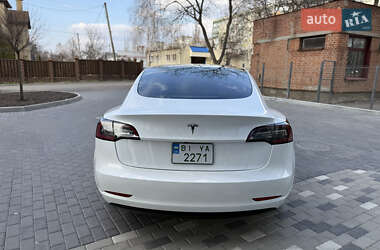 Седан Tesla Model 3 2021 в 