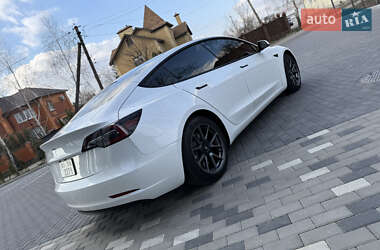 Седан Tesla Model 3 2021 в 