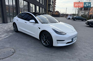 Седан Tesla Model 3 2021 в 