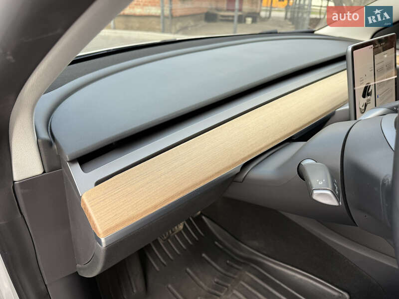 Седан Tesla Model 3 2021 в Полтаве