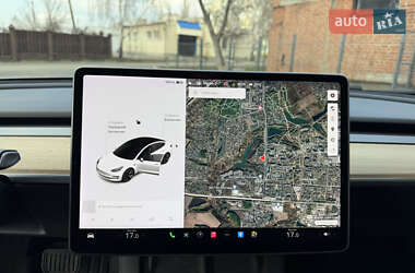 Седан Tesla Model 3 2021 в 