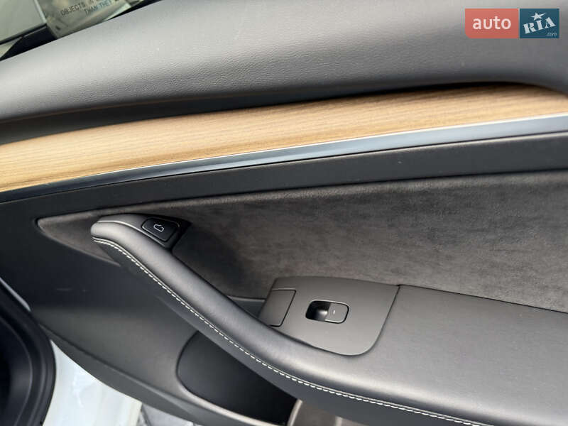 Седан Tesla Model 3 2021 в Полтаве