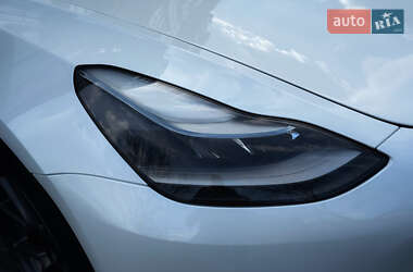 Седан Tesla Model 3 2021 в 