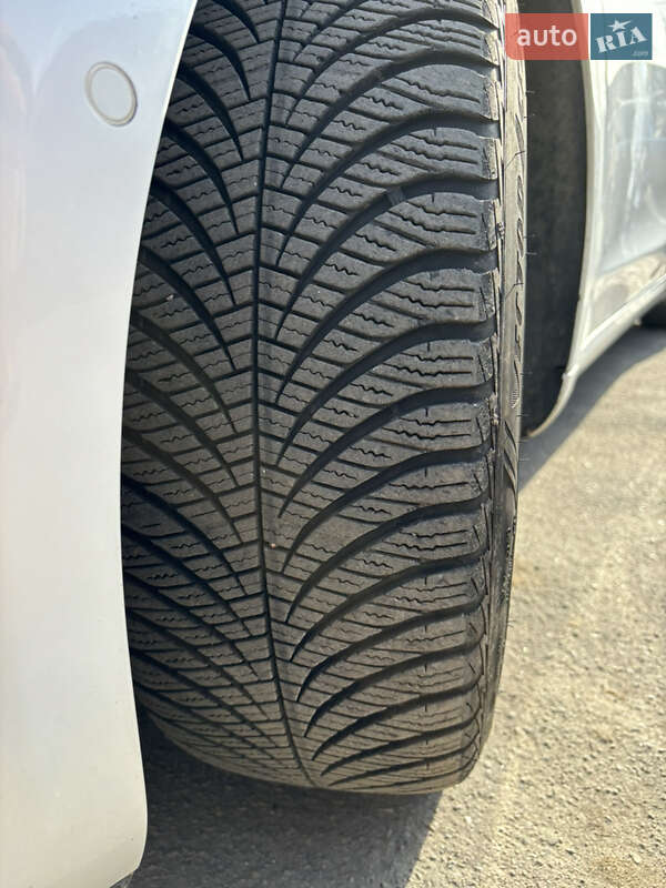 Седан Tesla Model 3 2019 в Києві