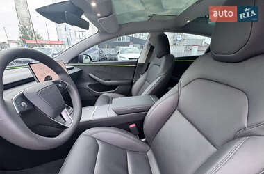 Седан Tesla Model 3 2024 в 