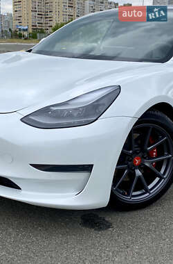 Седан Tesla Model 3 2021 в 