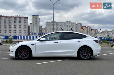 Седан Tesla Model 3 2021 в 