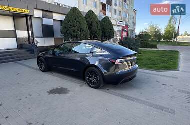 Седан Tesla Model 3 2024 в Сарнах