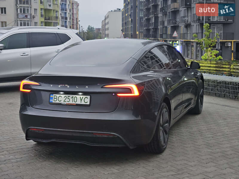 Седан Tesla Model 3 2024 в Львове