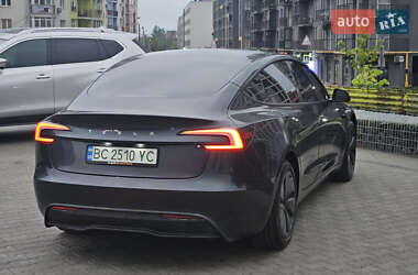 Седан Tesla Model 3 2024 в 