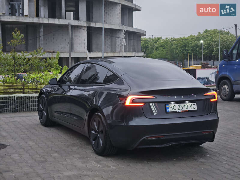 Седан Tesla Model 3 2024 в Львове