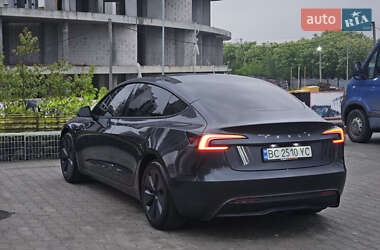 Седан Tesla Model 3 2024 в 