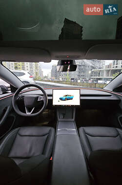 Седан Tesla Model 3 2024 в 