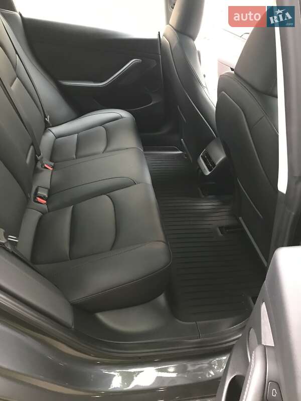 Седан Tesla Model 3 2023 в Рівному