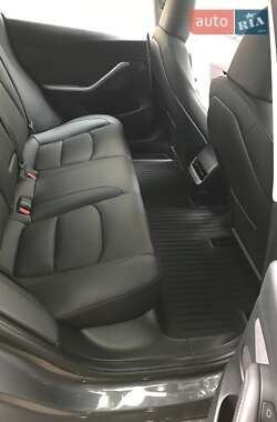 Седан Tesla Model 3 2023 в 