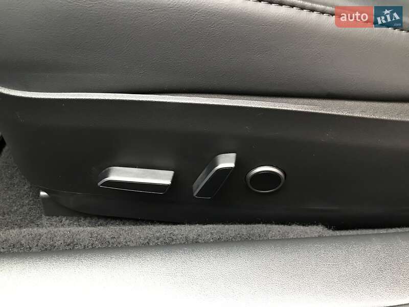 Седан Tesla Model 3 2023 в Рівному
