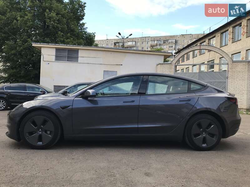 Седан Tesla Model 3 2023 в Рівному