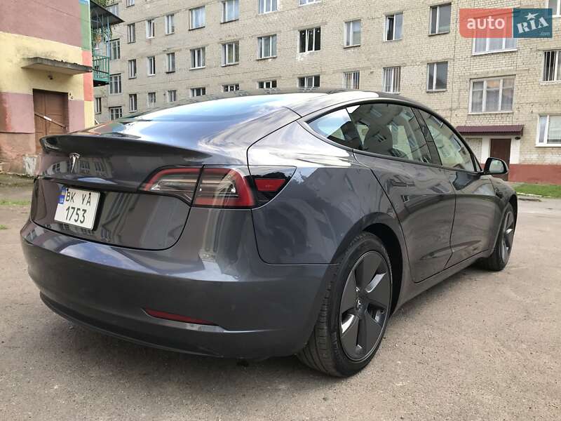 Седан Tesla Model 3 2023 в Рівному