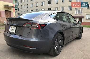 Седан Tesla Model 3 2023 в 
